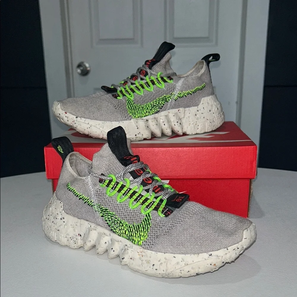 Nike Space Hippie 01 “Electric Green” Men’s Size 6/Youth Size 6Y